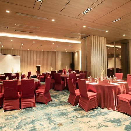 Louis Kienne Cikarang Hotel & Service Apartment Bekasi Esterno foto
