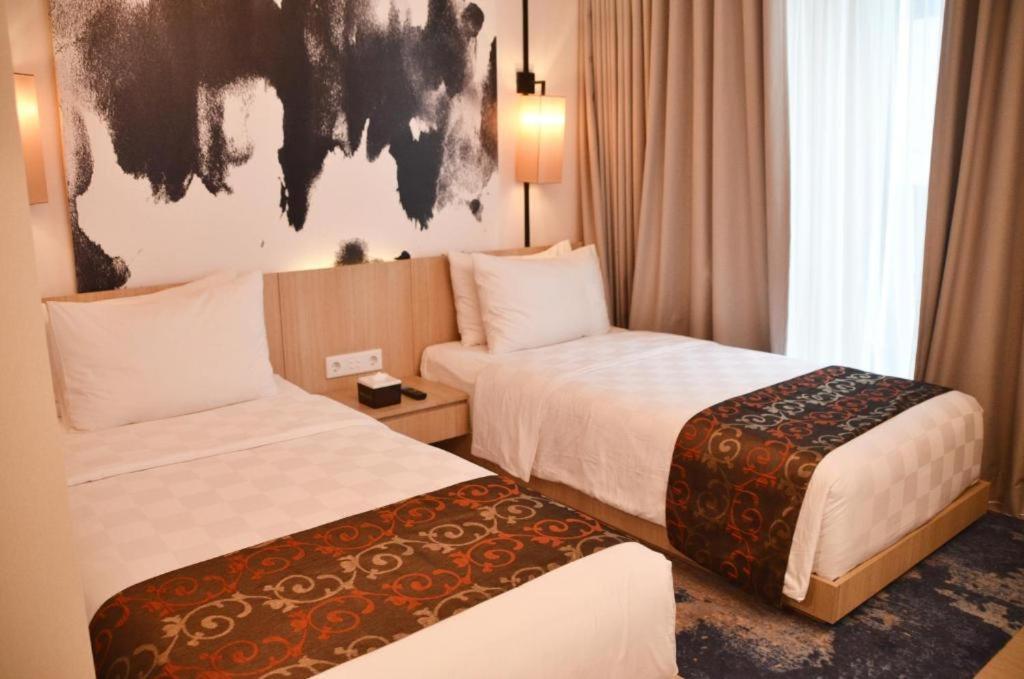 Louis Kienne Cikarang Hotel & Service Apartment Bekasi Esterno foto