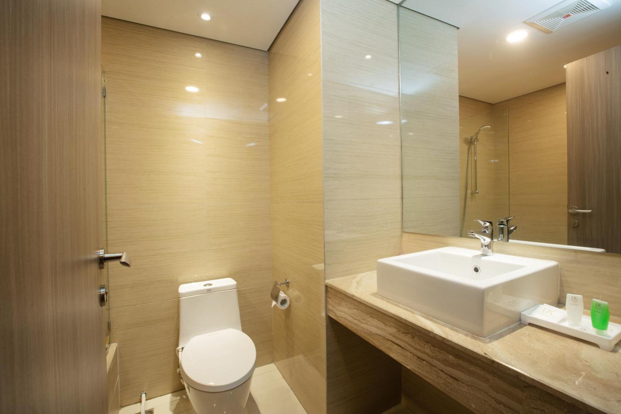 Louis Kienne Cikarang Hotel & Service Apartment Bekasi Esterno foto