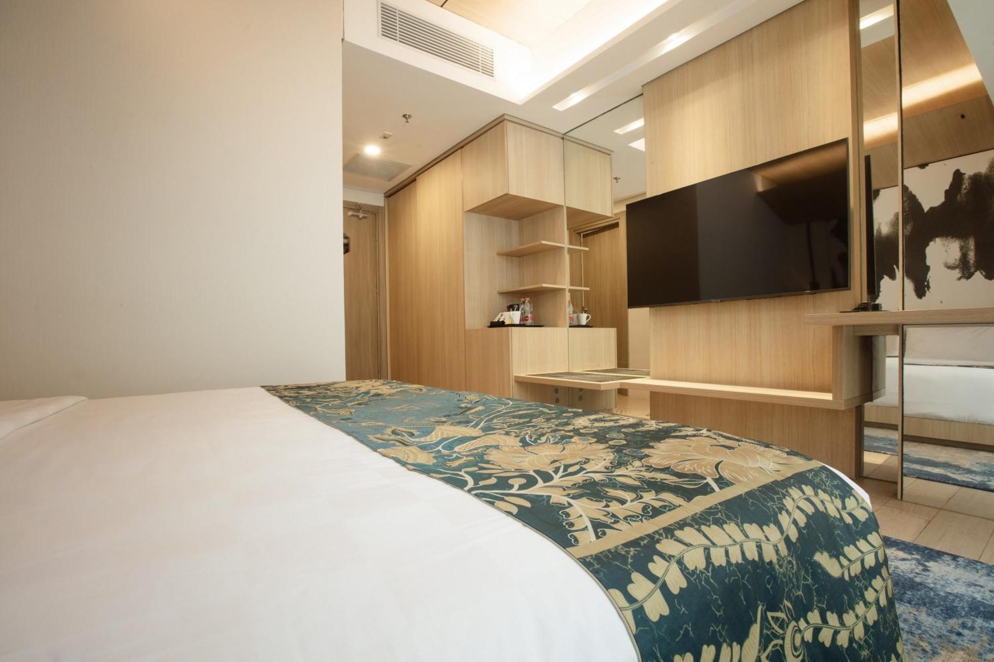 Louis Kienne Cikarang Hotel & Service Apartment Bekasi Esterno foto